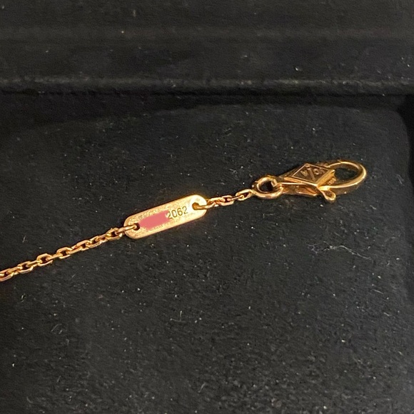 (SOLD) Van Cleef and Arpels sweet alhambra heart bracelet Retail $1560 - Picture 3 of 6